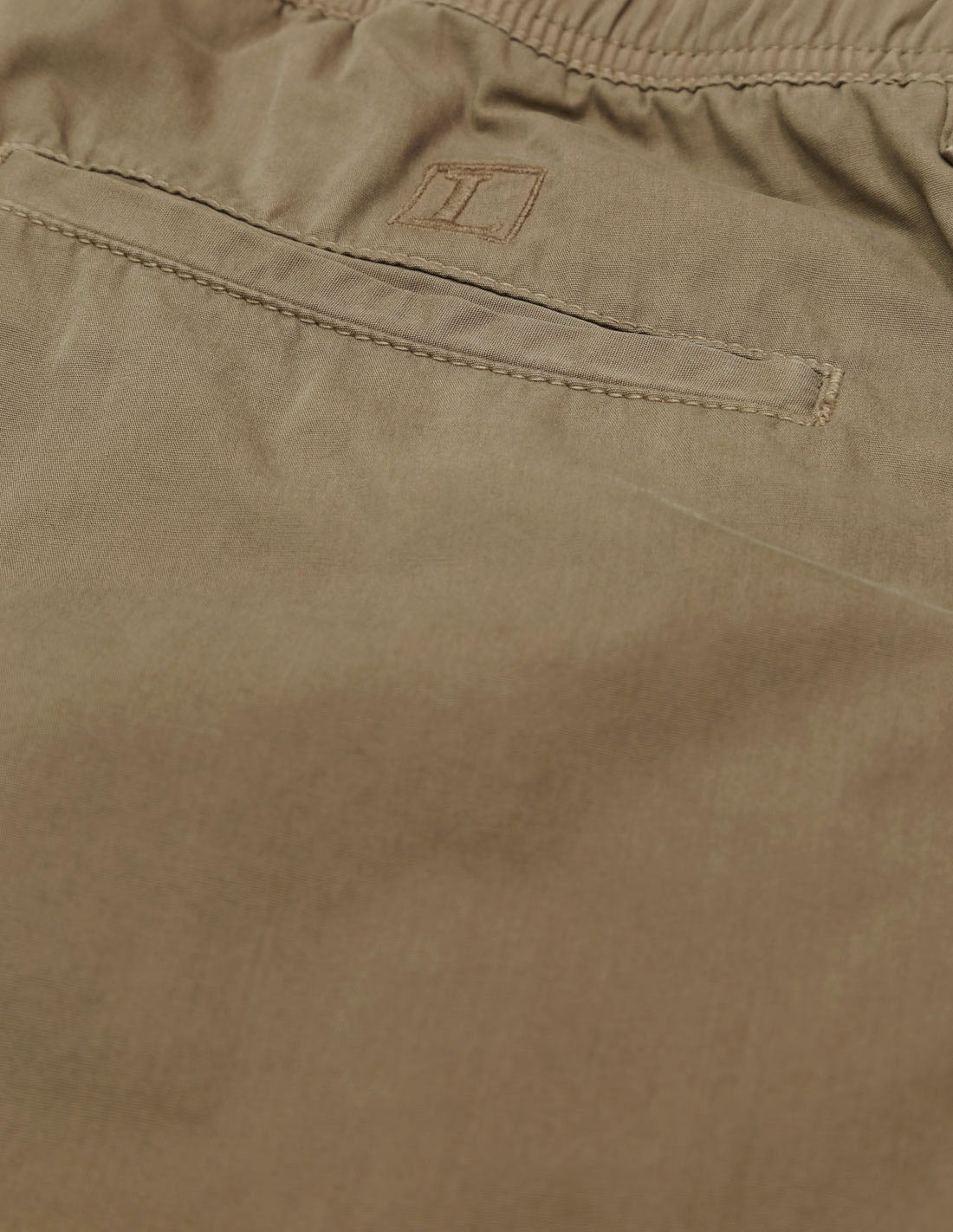 Pantalón Popelin Cuerda Kaki (118323_5.jpg)