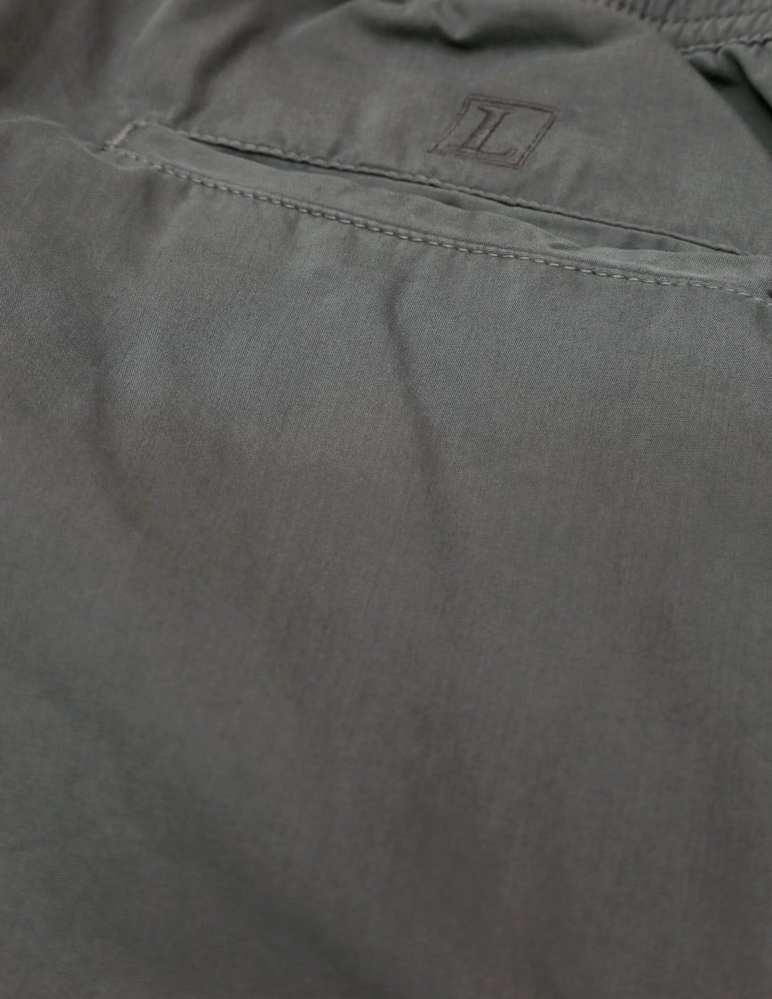 Pantalón Popelin Cuerda Gris (118324_5.jpg)