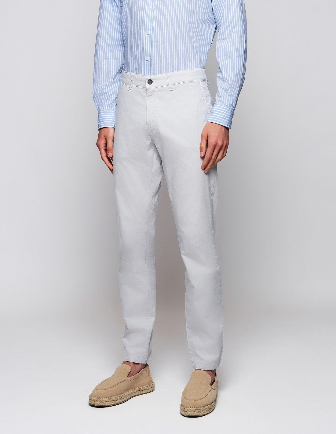 Pantalón Chino Popelin Hielo (118406_1.jpg)