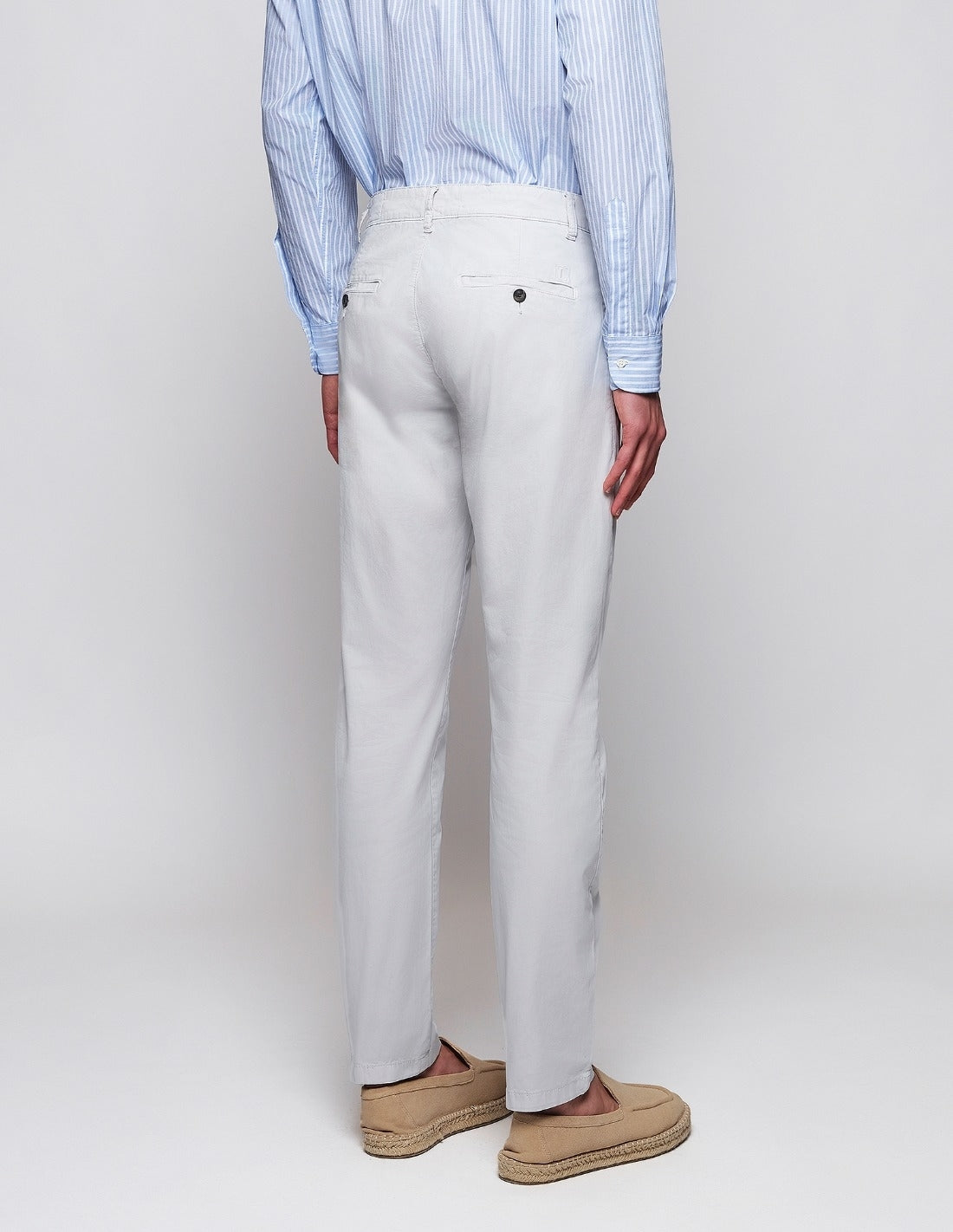 Pantalón Chino Popelin Hielo (118406_2.jpg)