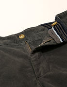 Pantalón chino micropana Gris