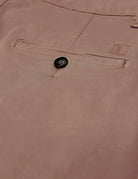 Pantalón chino satén lavado Burdeos