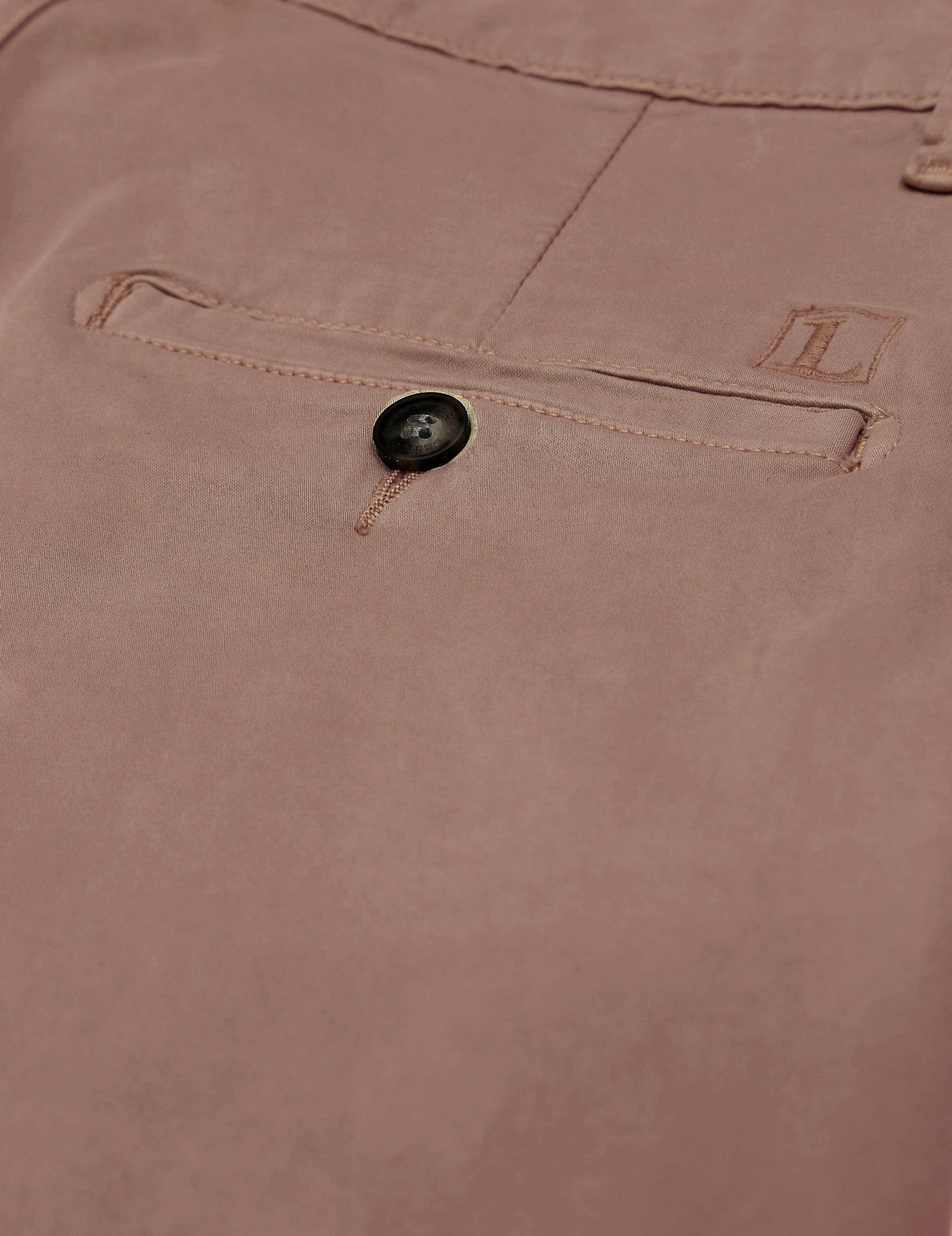 Pantalón chino satén lavado Burdeos