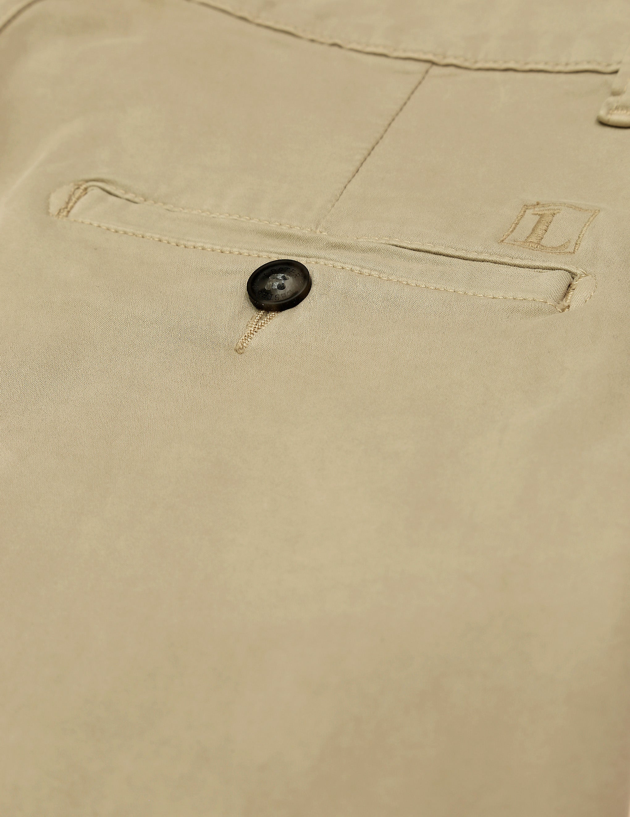 Pantalón chino satén lavado Beige