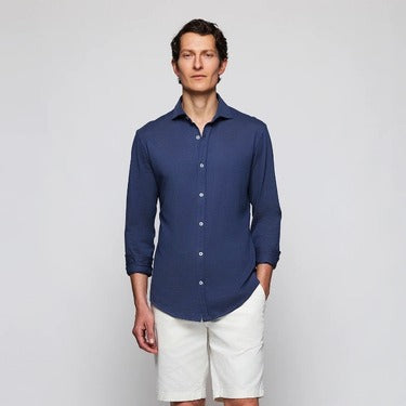Look Camisa Azul Oscuro